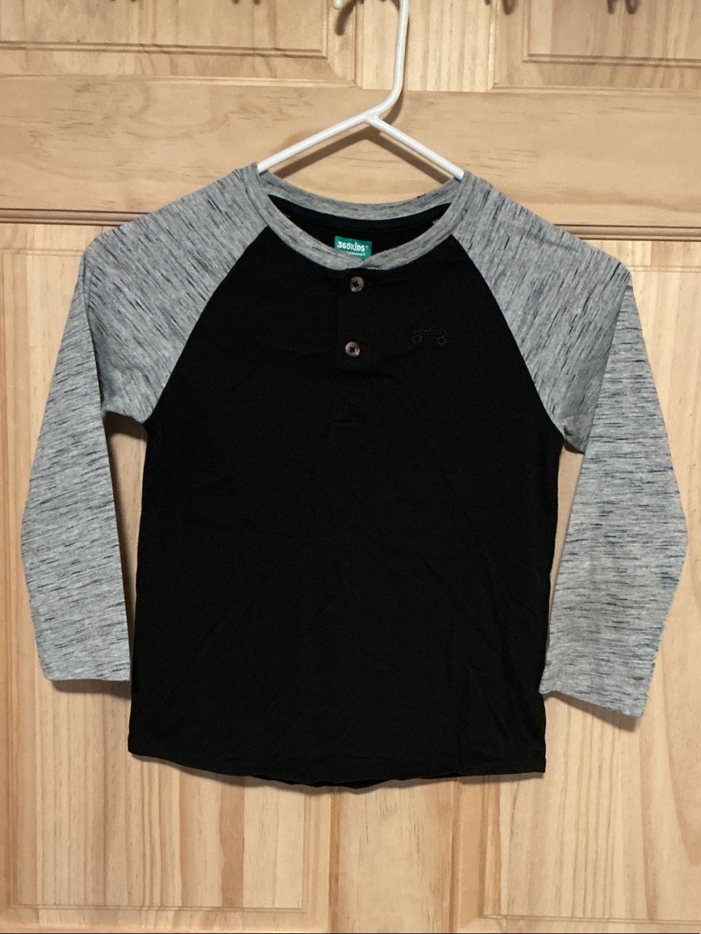 Garanimals Black Body with Heather Gray Raglan Henley Long Sleeve Tee